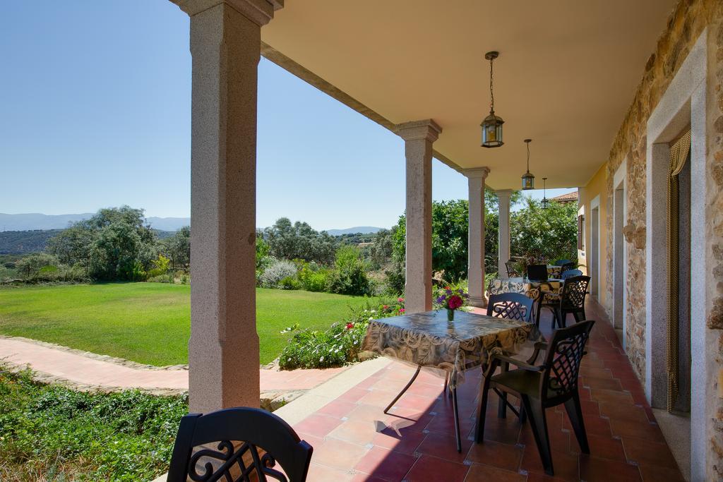 Apartamentos El Jardin Del Poeta Guijo de Granadilla Rum bild