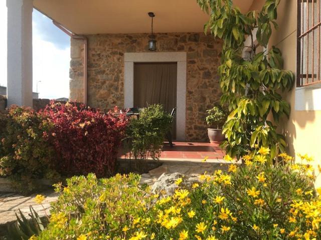 Apartamentos El Jardin Del Poeta Guijo de Granadilla Rum bild