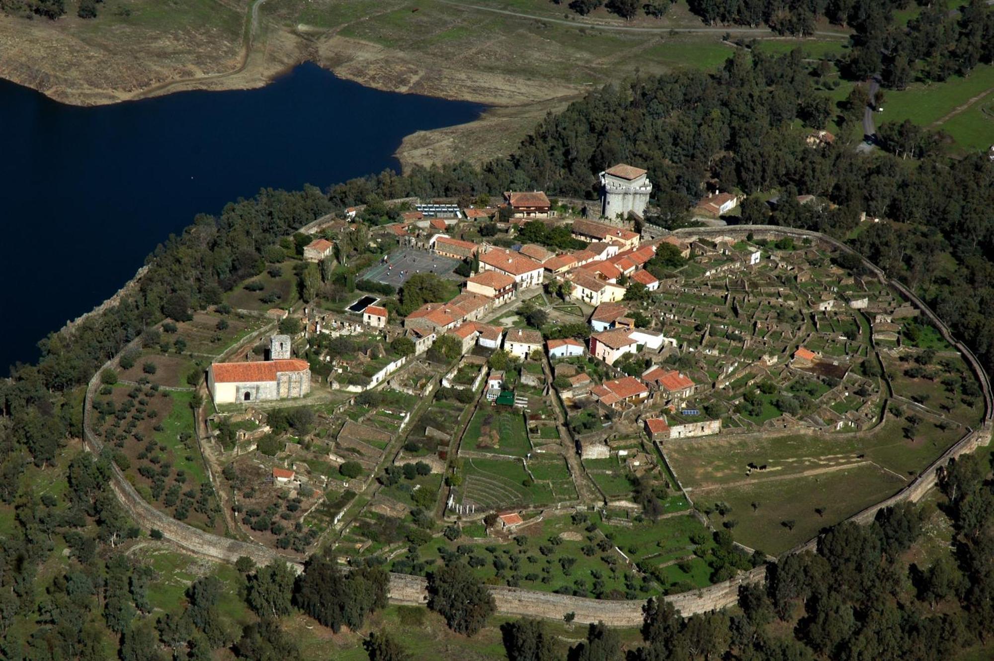 Apartamentos El Jardin Del Poeta Guijo de Granadilla Exteriör bild