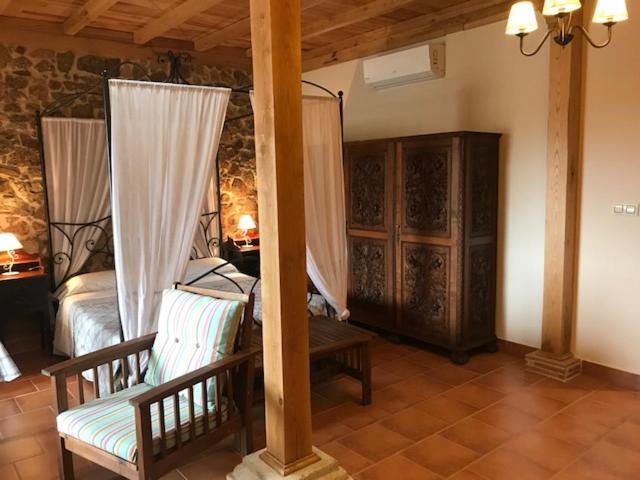 Apartamentos El Jardin Del Poeta Guijo de Granadilla Rum bild