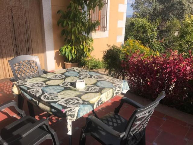 Apartamentos El Jardin Del Poeta Guijo de Granadilla Rum bild