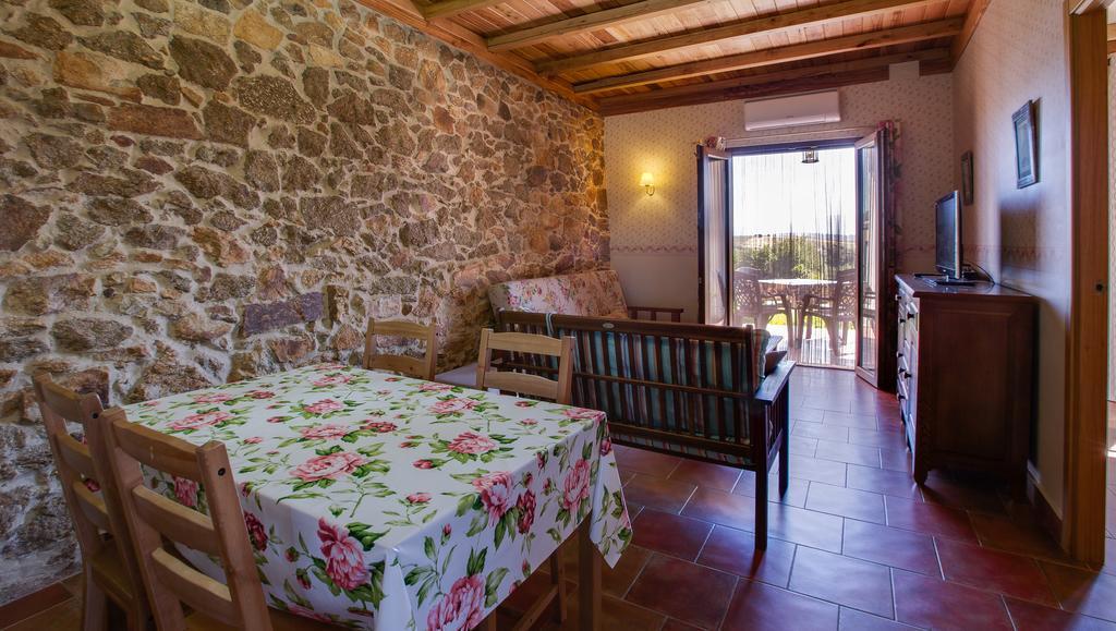 Apartamentos El Jardin Del Poeta Guijo de Granadilla Exteriör bild