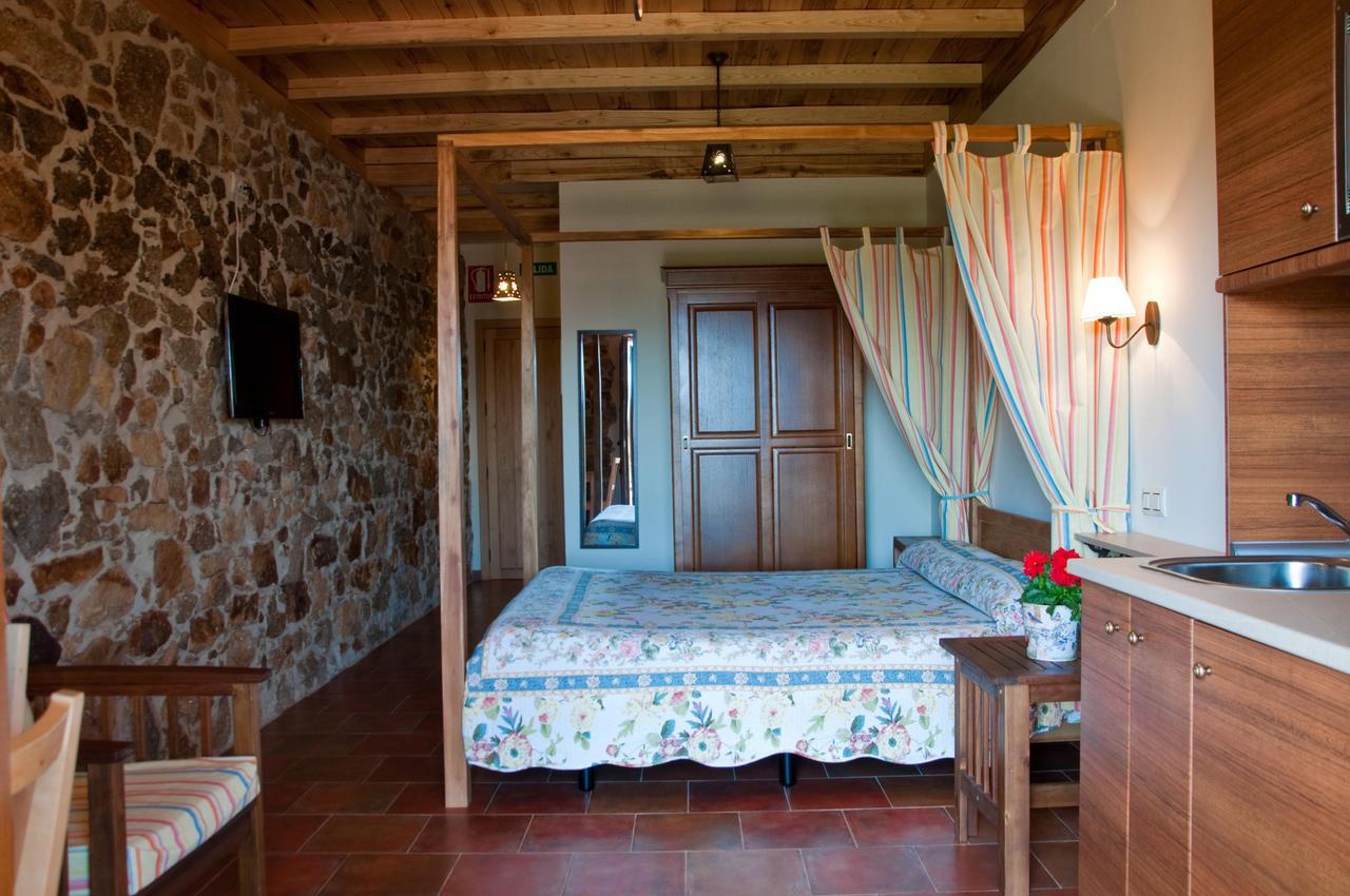 Apartamentos El Jardin Del Poeta Guijo de Granadilla Exteriör bild